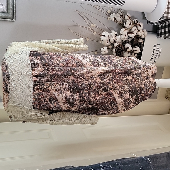 Gimmicks Top - Picture 4 of 4